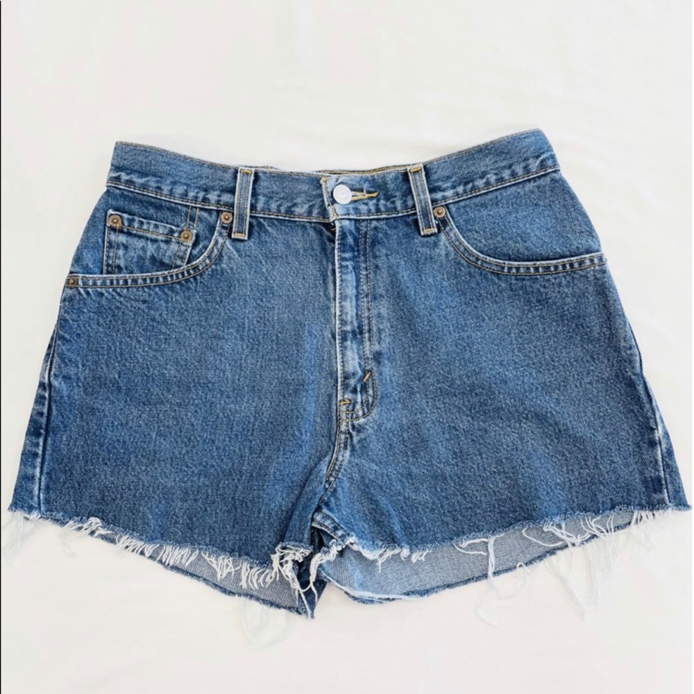 Levi’s High Waisted Mom Jean Shorts - Picture 1 of 2